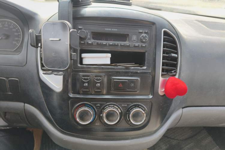 Used FORTHING Lingzhi 2014 V3 1.5L 7-Seater Standard Model II Audio And AC Panel