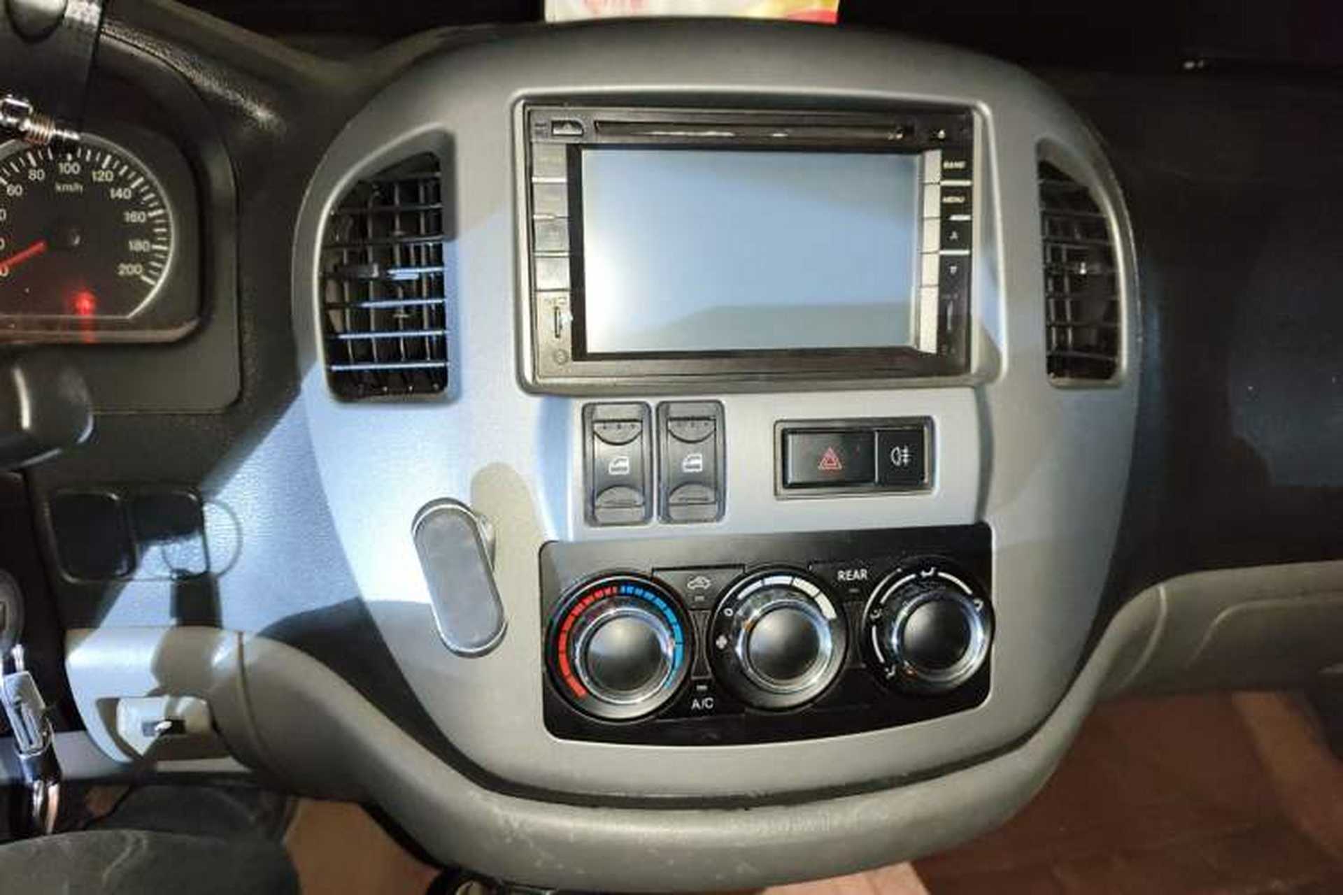 Used FORTHING Lingzhi 2014 V3 1.5L 7-Seater Comfort Model Audio And AC Panel