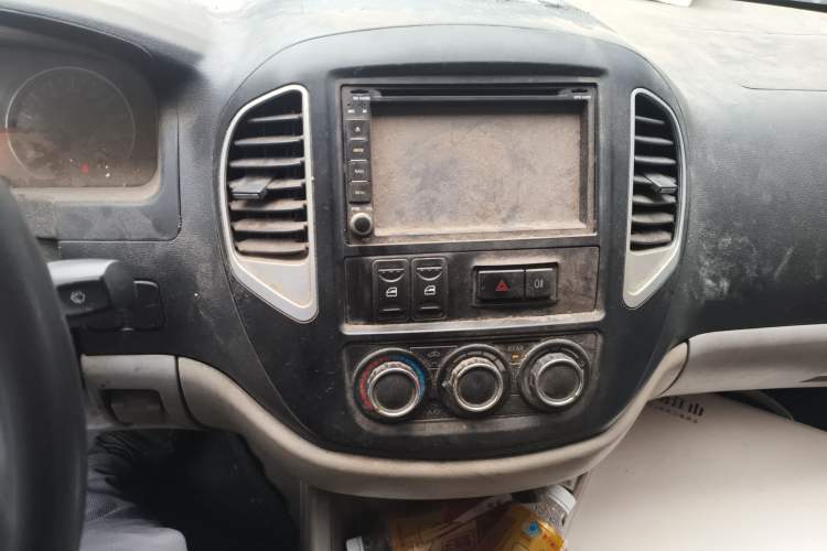 Used FORTHING Lingzhi 2014 V3 1.5L 5-seat Standard Model I Audio And AC Panel