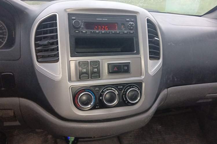 Used FORTHING Lingzhi 2014 M3 1.6L 7-seater Standard Model Audio And AC Panel