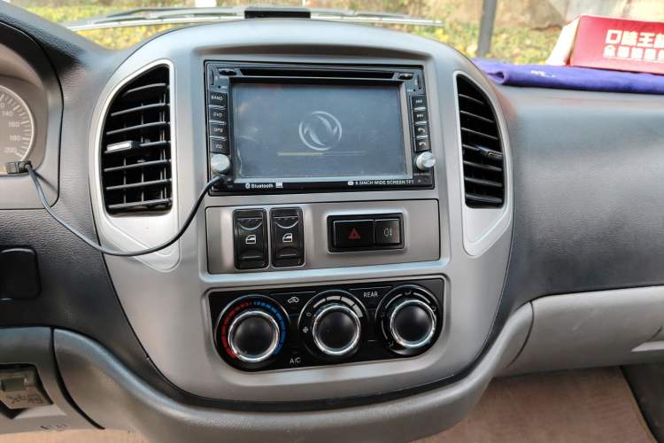 Used FORTHING Lingzhi 2014 M3 1.6L 7-Seater Comfort Model Audio And AC Panel