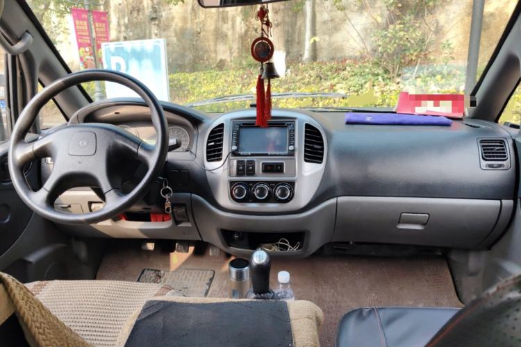 Used FORTHING Lingzhi 2014 M3 1.6L 7-Seater Comfort Model Center Console