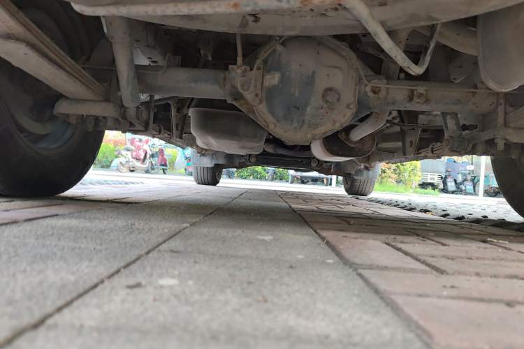 Used FORTHING Lingzhi 2014 M3 1.6L 7-Seater Comfort Model Chassis Rear