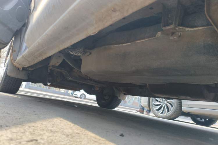 Used FORTHING Lingzhi 2014 V3 1.5L 7-Seater Standard Model II Chassis Rear Left