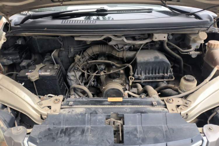 Used FORTHING Lingzhi 2014 M3 1.6L 7-Seater Comfort Model Engine Bay