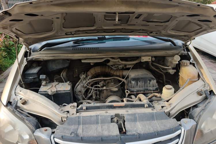 Used FORTHING Lingzhi 2014 M3 1.6L 7-Seater Comfort Model Engine Bay