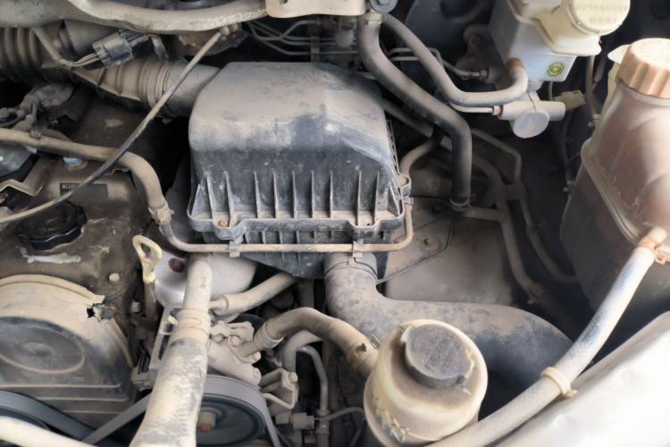 Used FORTHING Lingzhi 2014 M3 1.6L 7-Seater Comfort Model Engine Bay Left