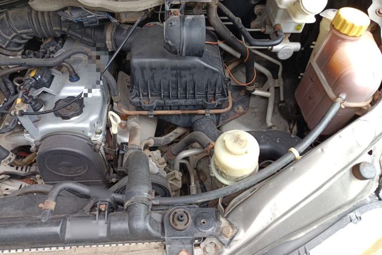 Used FORTHING Lingzhi 2014 V3 1.5L 7-Seater Standard Model II Engine Bay Left
