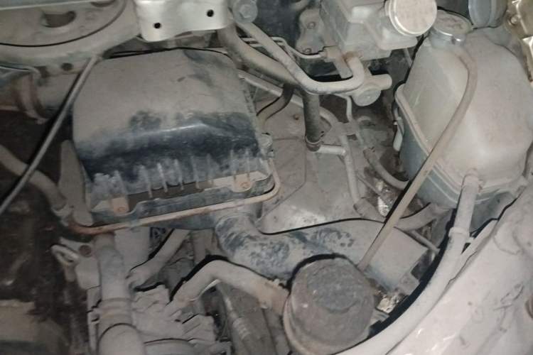 Used FORTHING Lingzhi 2014 M3 1.6L 7-seater Standard Model Engine Bay Left
