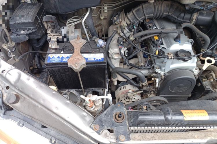 Used FORTHING Lingzhi 2014 V3 1.5L 7-Seater Standard Model II Engine Bay Right