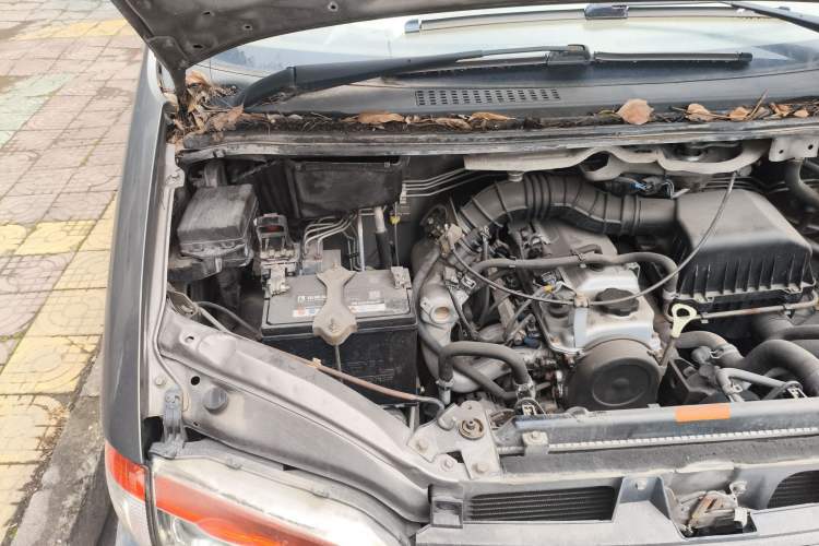Used FORTHING Lingzhi 2014 V3 1.5L 5-seat Standard Model I Engine Bay Right