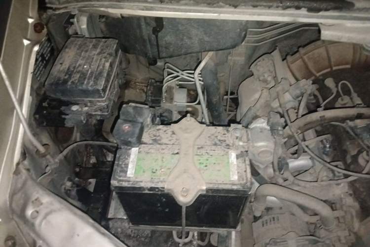 Used FORTHING Lingzhi 2014 M3 1.6L 7-seater Standard Model Engine Bay Right