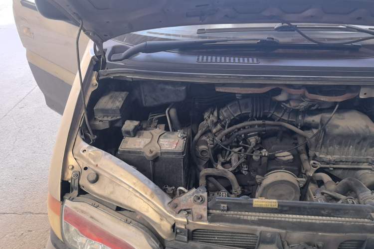 Used FORTHING Lingzhi 2014 V3 1.5L 7-Seater Comfort Model Engine Bay Right