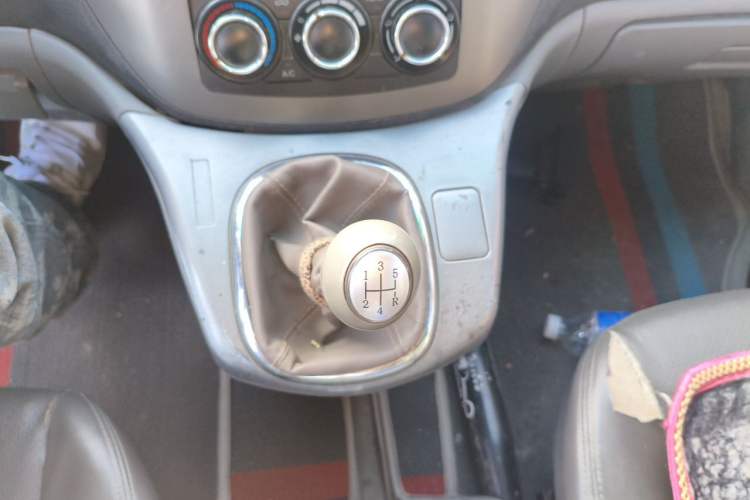 Used FORTHING Lingzhi 2014 M5 Q3 2.0L 7-seat Short-Wheelbase Luxury Model Gear Lever