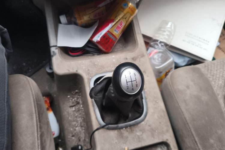 Used FORTHING Lingzhi 2014 V3 1.5L 5-seat Standard Model I Gear Lever