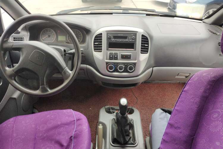 Used FORTHING Lingzhi 2014 M3 1.6L 7-seater Standard Model Interior 3