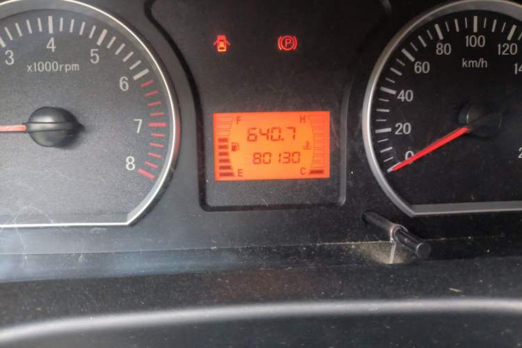 Used FORTHING Lingzhi 2014 M3 1.6L 7-Seater Comfort Model Odometer Close Up