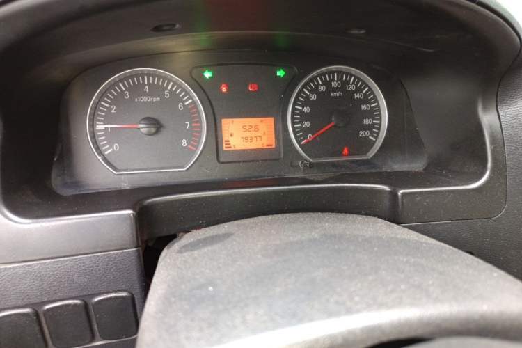 Used FORTHING Lingzhi 2014 V3 1.5L 7-Seater Standard Model II Odometer Close Up