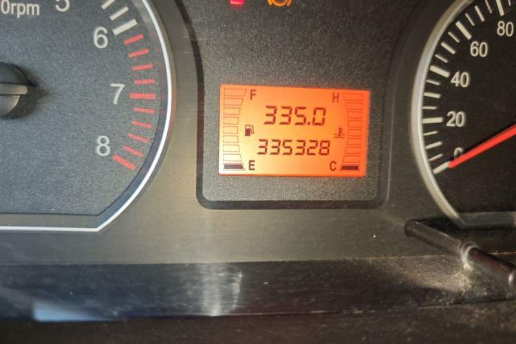 Used FORTHING Lingzhi 2014 M3 1.6L 7-Seater Comfort Model Odometer Close Up