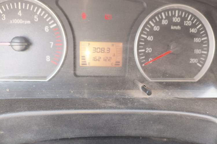 Used FORTHING Lingzhi 2014 V3 1.5L 7-Seater Standard Model II Odometer Close Up