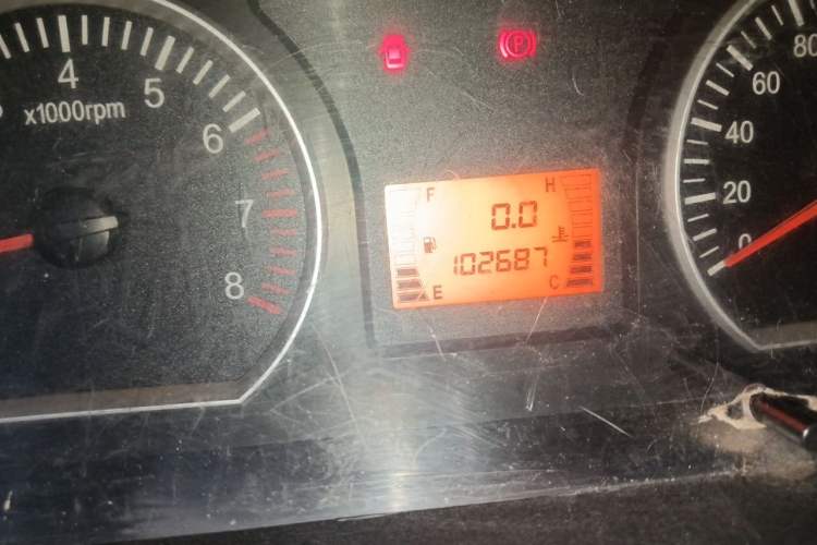 Used FORTHING Lingzhi 2014 M3 1.6L 7-seater Standard Model Odometer Close Up