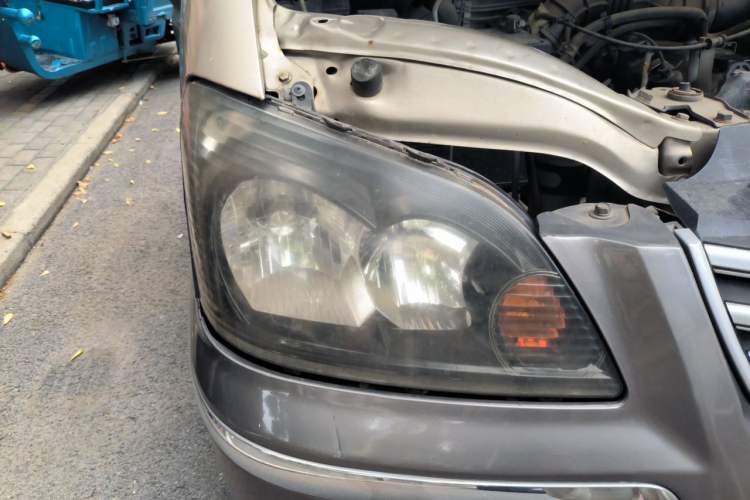 Used FORTHING Lingzhi 2014 M3 1.6L 7-Seater Comfort Model Right Front Headlight