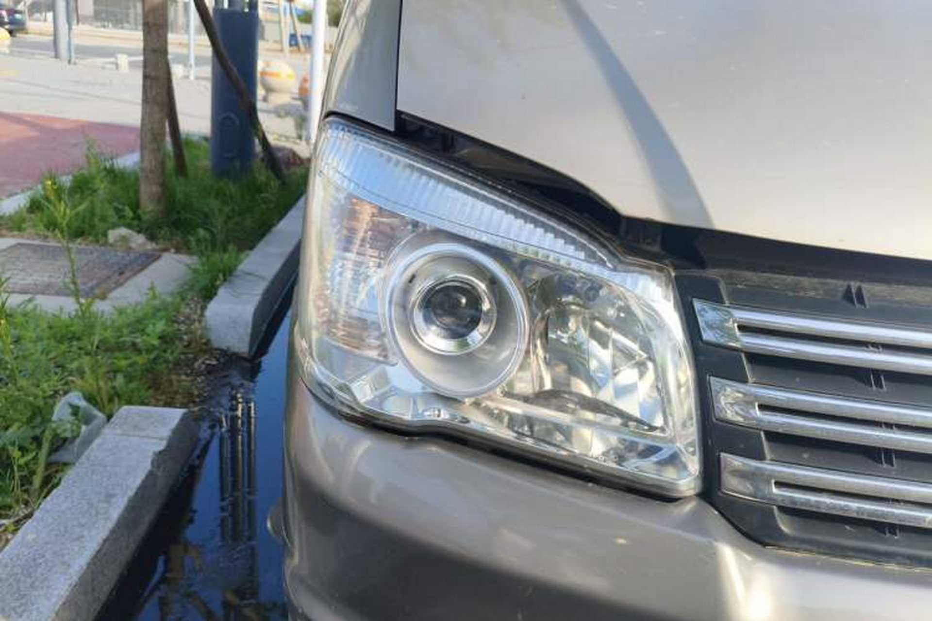 Used FORTHING Lingzhi 2014 M5 Q3 2.0L 7-seat Short-Wheelbase Luxury Model Right Front Headlight