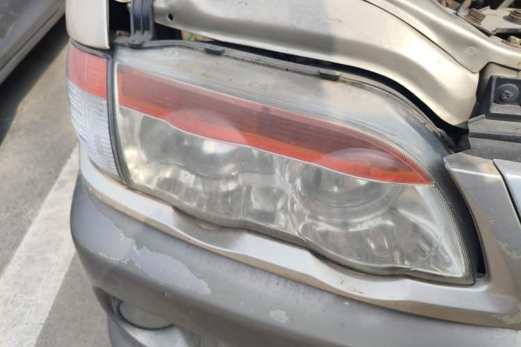 Used FORTHING Lingzhi 2014 V3 1.5L 7-Seater Standard Model II Right Front Headlight