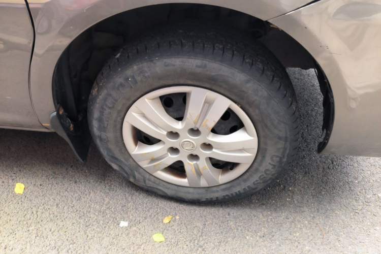 Used FORTHING Lingzhi 2014 M3 1.6L 7-Seater Comfort Model Right Front Wheel Hub