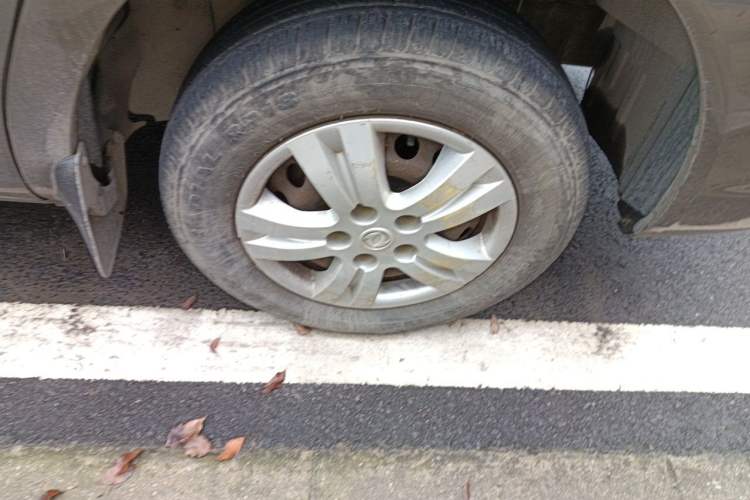 Used FORTHING Lingzhi 2014 V3 1.5L 7-Seater Standard Model II Right Front Wheel Hub