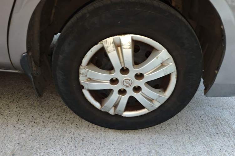 Used FORTHING Lingzhi 2014 M3 1.6L 7-Seater Comfort Model Right Front Wheel Hub