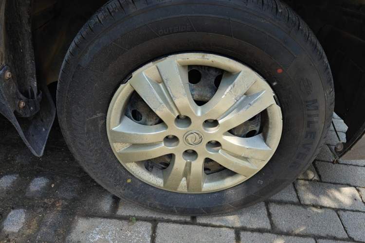 Used FORTHING Lingzhi 2014 M5 Q7 2.0L 7-seat Long-wheelbase Comfort Version Right Front Wheel Hub
