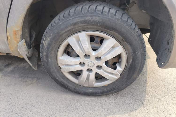 Used FORTHING Lingzhi 2014 V3 1.5L 7-Seater Standard Model II Right Front Wheel Hub