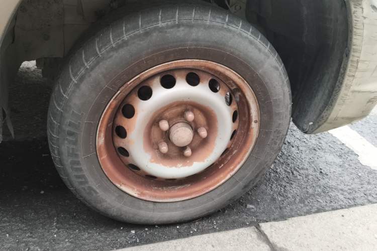 Used FORTHING Lingzhi 2014 V3 1.5L 5-seat Standard Model I Right Front Wheel Hub