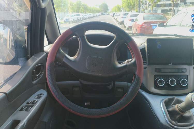 Used FORTHING Lingzhi 2014 M5 Q3 2.0L 7-seat Short-Wheelbase Luxury Model Steering Wheel