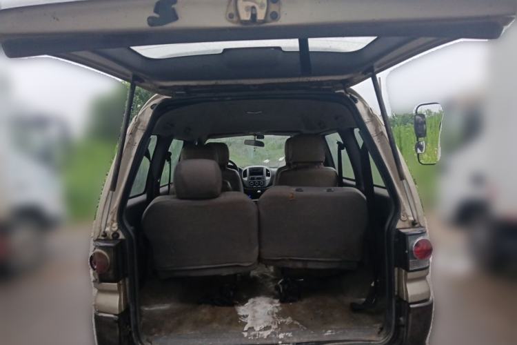 Used FORTHING Lingzhi 2014 M3 1.6L 7-seater Standard Model Trunk