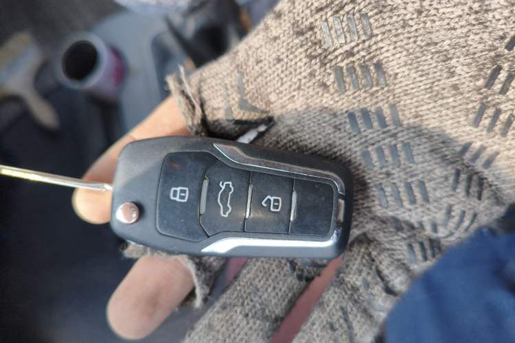 Used FORTHING Lingzhi 2014 V3 1.5L 7-Seater Standard Model II Vehicle Key