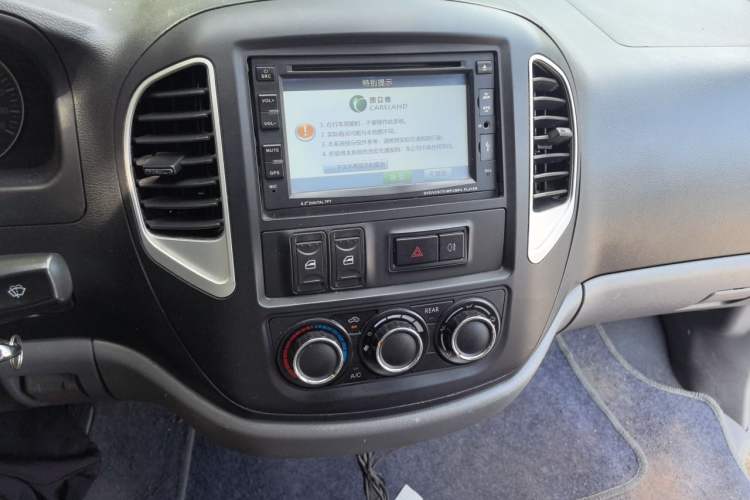 Used FORTHING Lingzhi 2014 V3 1.5L 7-Seater Luxury Model Audio And AC Panel
