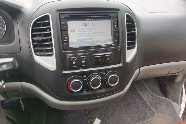 Used FORTHING Lingzhi 2014 V3 1.5L 7-Seater Luxury Model Audio And AC Panel