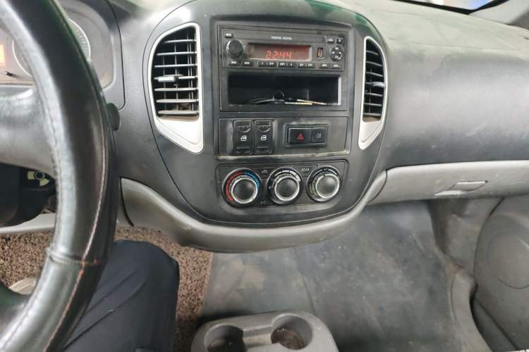 Used FORTHING Lingzhi 2014 V3 1.5L 7-Seater Standard Model II Audio And AC Panel