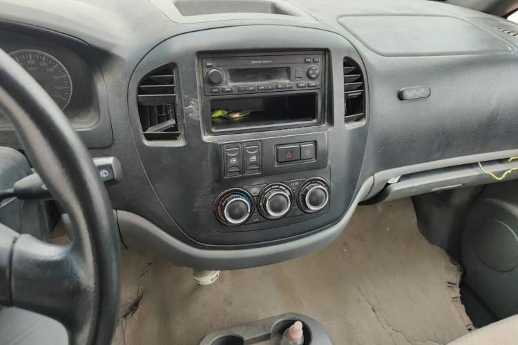 Used FORTHING Lingzhi 2014 M3 1.6L 7-seater Standard Model Audio And AC Panel