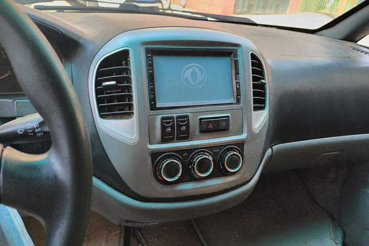 Used FORTHING Lingzhi 2014 M3 1.6L 7-seater Standard Model Audio And AC Panel
