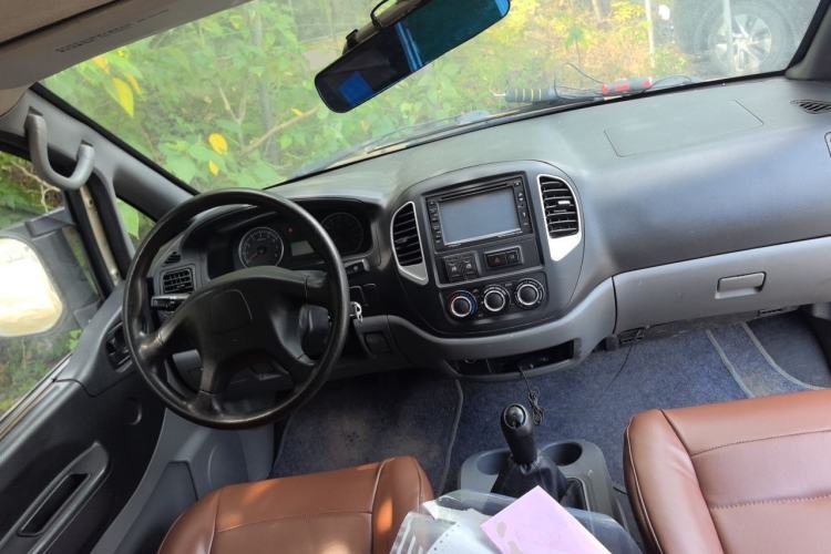 Used FORTHING Lingzhi 2014 V3 1.5L 7-Seater Luxury Model Center Console