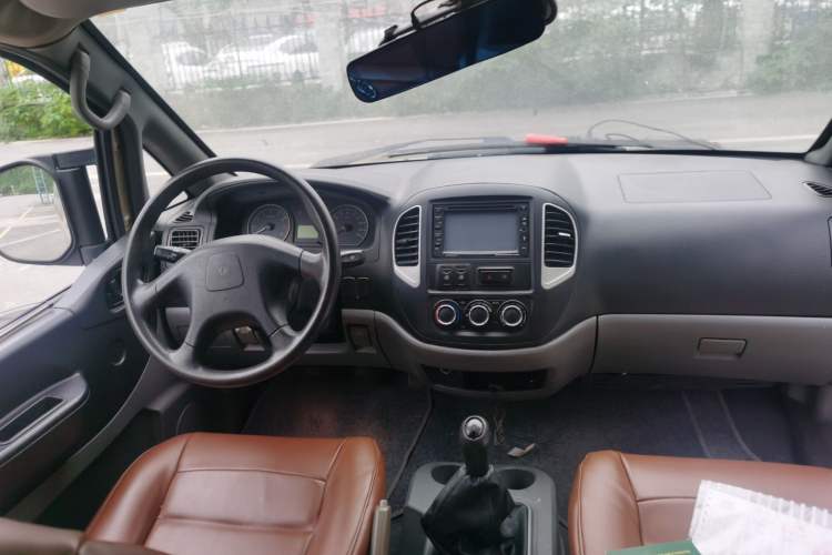 Used FORTHING Lingzhi 2014 V3 1.5L 7-Seater Luxury Model Center Console