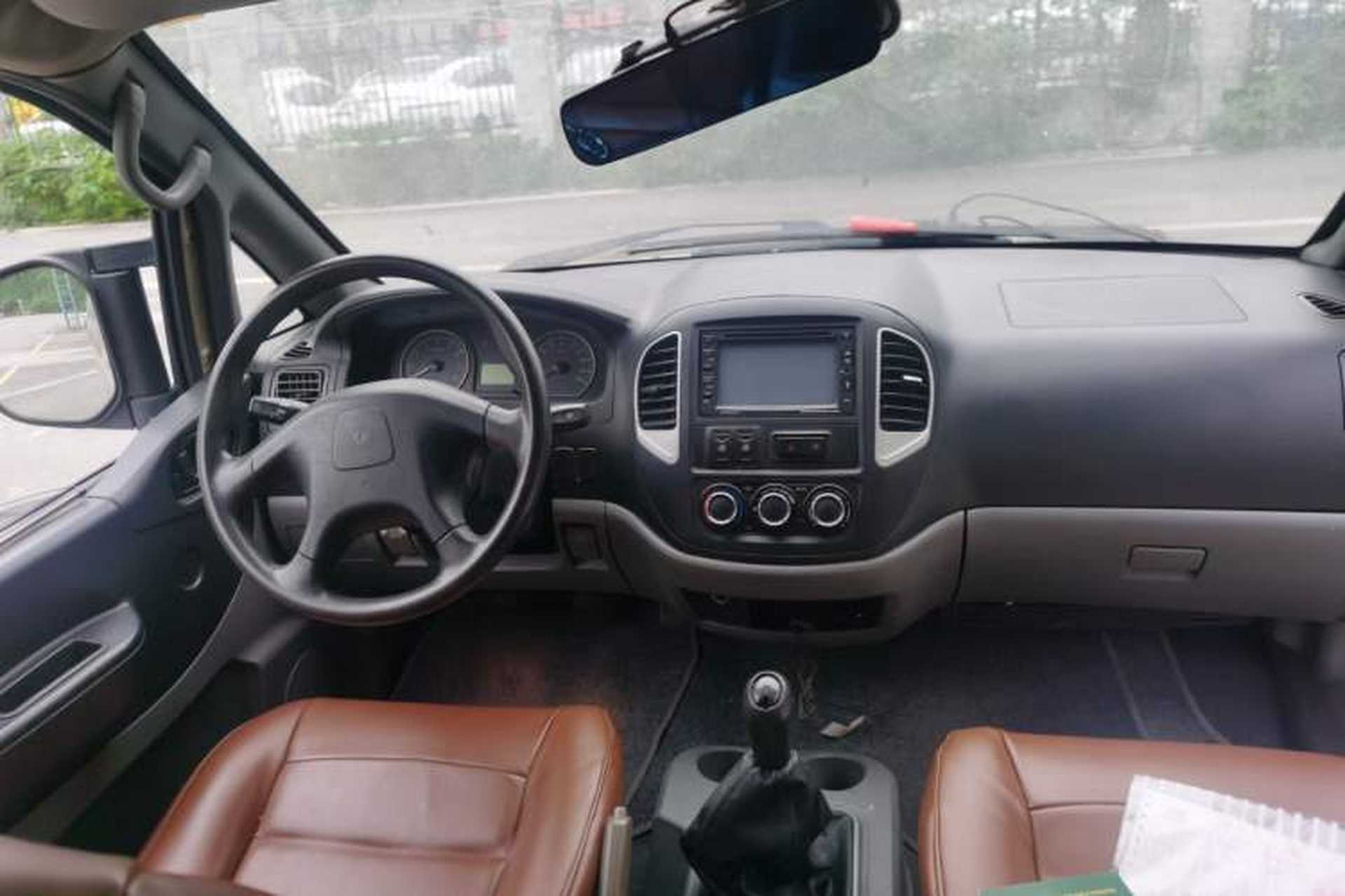 Used FORTHING Lingzhi 2014 V3 1.5L 7-Seater Luxury Model Center Console