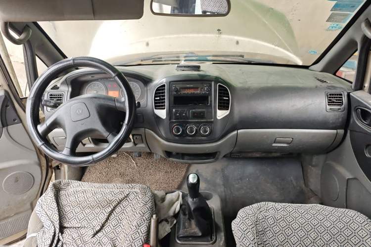 Used FORTHING Lingzhi 2014 V3 1.5L 7-Seater Standard Model II Center Console
