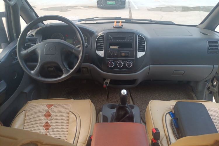 Used FORTHING Lingzhi 2014 V3 1.5L 7-Seater Luxury Model Center Console