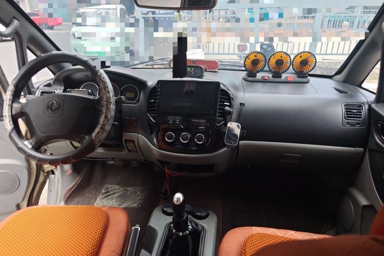 Used FORTHING Lingzhi 2014 M5 Q7 2.0L 7-seat Long-wheelbase Comfort Version Center Console