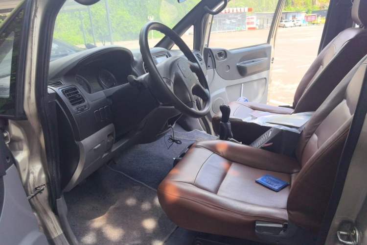 Used FORTHING Lingzhi 2014 V3 1.5L 7-Seater Luxury Model Driver Seat