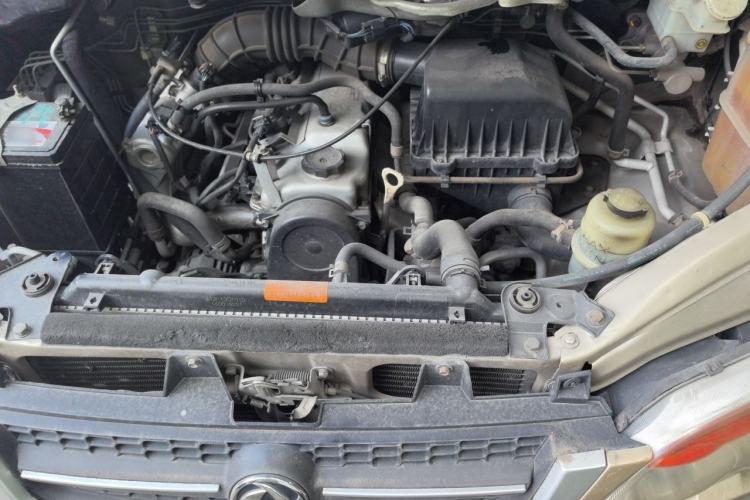 Used FORTHING Lingzhi 2014 V3 1.5L 7-Seater Luxury Model Engine Bay